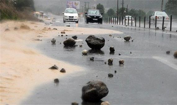 بارش باران در محورهای کندوان و کیاسر