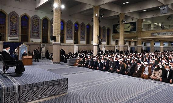 رهبر انقلاب: راهبرد جریان باطل کتمان یا کمرنگ‌ کردن ایام الله است