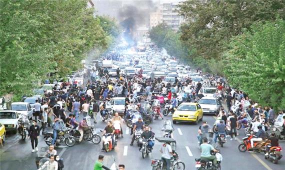روزنامه جمهوری اسلامی: اگر مردم با نظام نباشند، سقوط خواهد کرد
