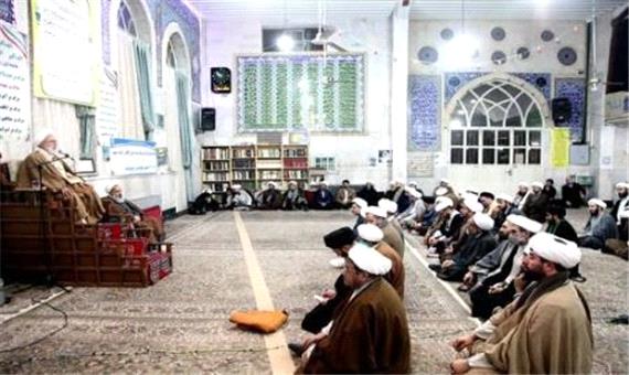 نماینده ولی‌فقیه در کرمانشاه: در ادارات کمتر از سه نفر در نماز جماعت شرکت می‌کنند