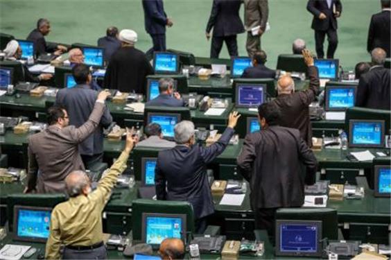 نامه 19 نماینده مجلس به پزشکیان: هرچه سریع‌تر لایحه «مقابله با نشر محتوای خلاف واقع» را پس بگیرید