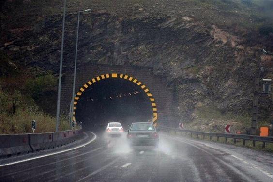 آغاز بارش‌ها در محورهای مواصلاتی مازندران