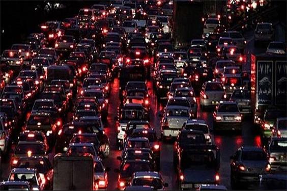 اختلال چراغ چهارراه خط هشت چالوس با بی‌توجهی شهرداری