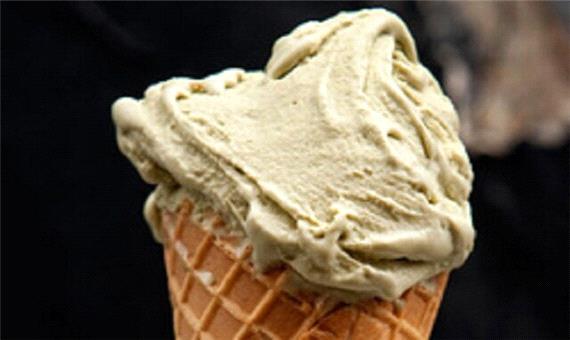 بستنی سالم‌تر با شیر بادام، روغن فندق و شیره انگور