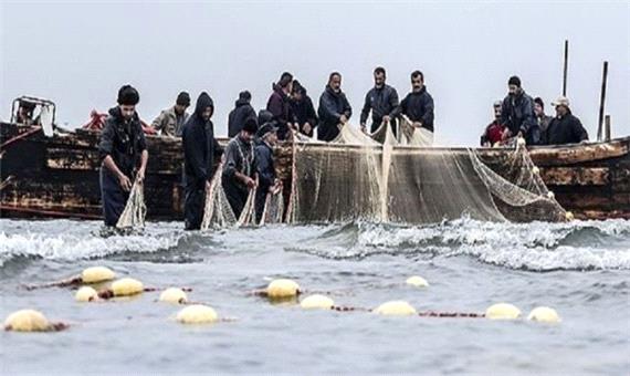 1100 صیاد میانکاله تورهای خود را در دریا پهن می‌کنند
