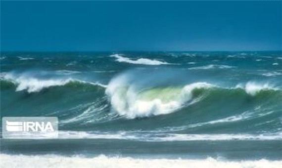 ارتفاع موج در دریای خزر به 2.5 متر می رسد