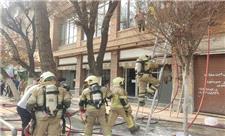 وقوع آتش‌سوزی در محل نگهداری مواد اولیه عطر در ناصرخسرو