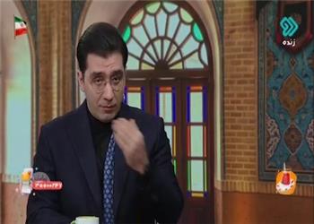 خواندن شعری از شاعر حسان