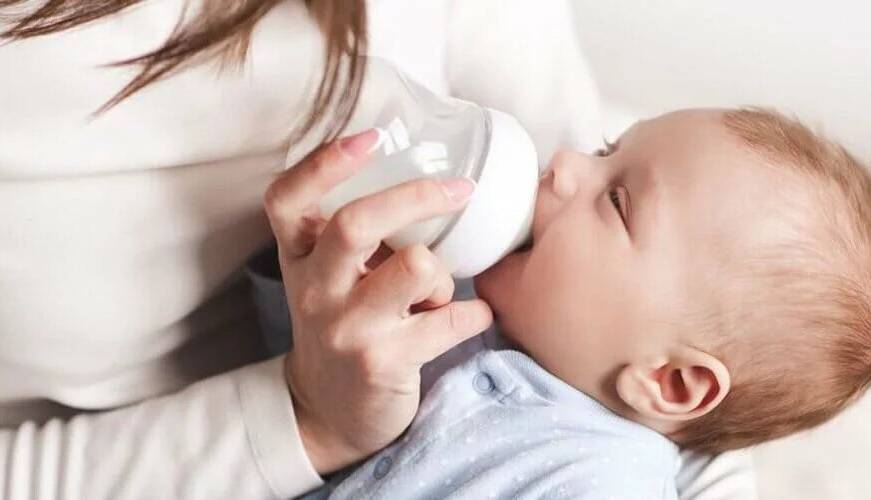 بهترین زمان از شیر گرفتن کودک/ با درد و تورم سینه چه کنیم؟