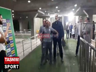 داد و فریاد یکی از همراهان تیم فولاد بر سر موعود بنیادی‌فر هنگام خروج از ورزشگاه