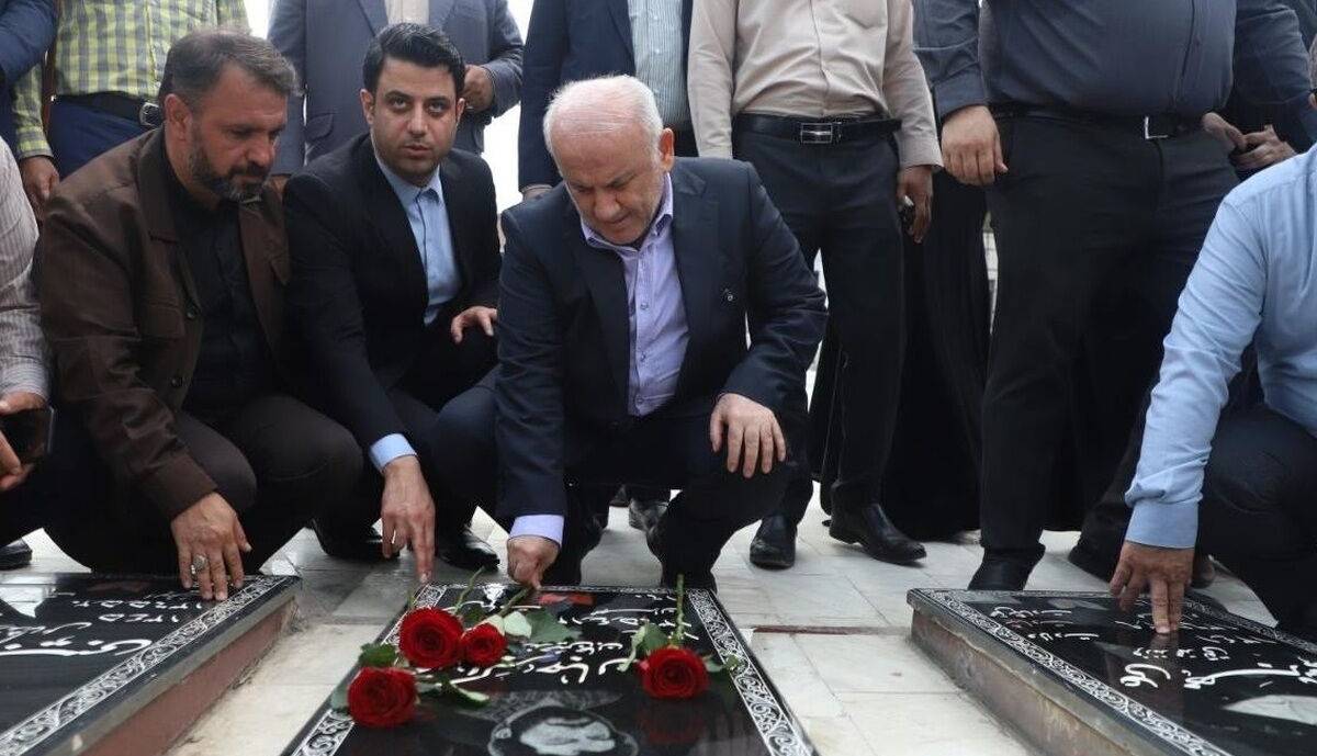 آغاز برنامه‌های هفته دولت در مازندران با ادای احترام مسئولان به شهدا