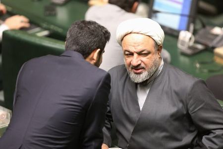 روزنامه هم میهن: تندروها باید بدانند شورای عالی امنیت ملی که قانون حجاب را ملغی می کند در مسائل مهم امنیتی کشور هم می تواند به مجلس اعتنا نکند