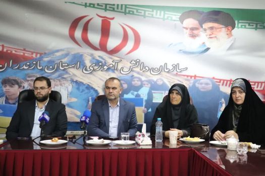 آینده متعلق به کسانی است که با همت و کار گروهی مسیر خود را محکم ادامه می‌دهند