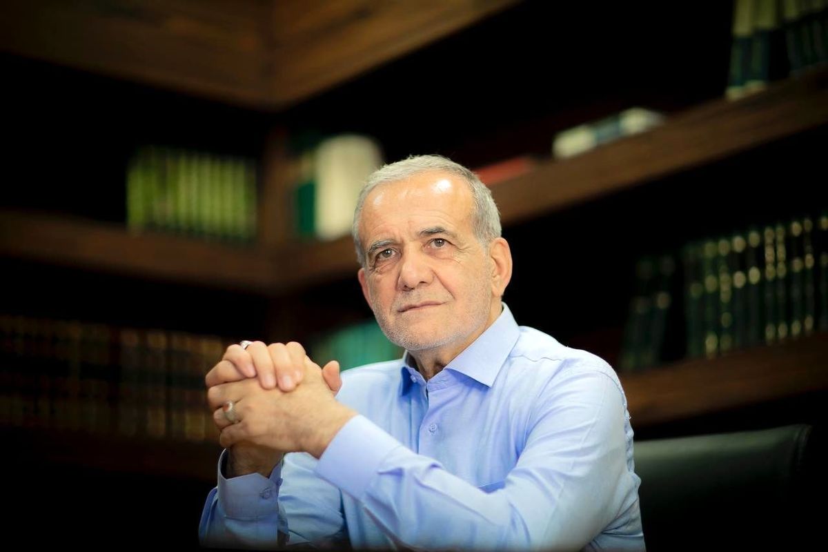 انتقاد از پزشکیان: نصیحت کردن مردم و حرف زدن از تغییر پایتخت،بیراهه است/پرداختن به موضوعات بیربط، نشان از استیصال شما دارد