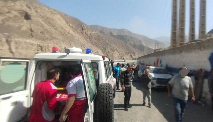 برخورد دو خودرو با عابرین در محور هراز یک فوتی و ۸ مصدوم داشت