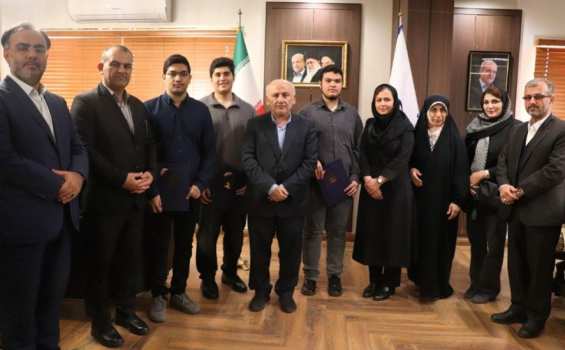 سه قهرمان کنکور ساروی در آغوش حمایت‌های استاندار؛ مسیر روشن پیش رو
