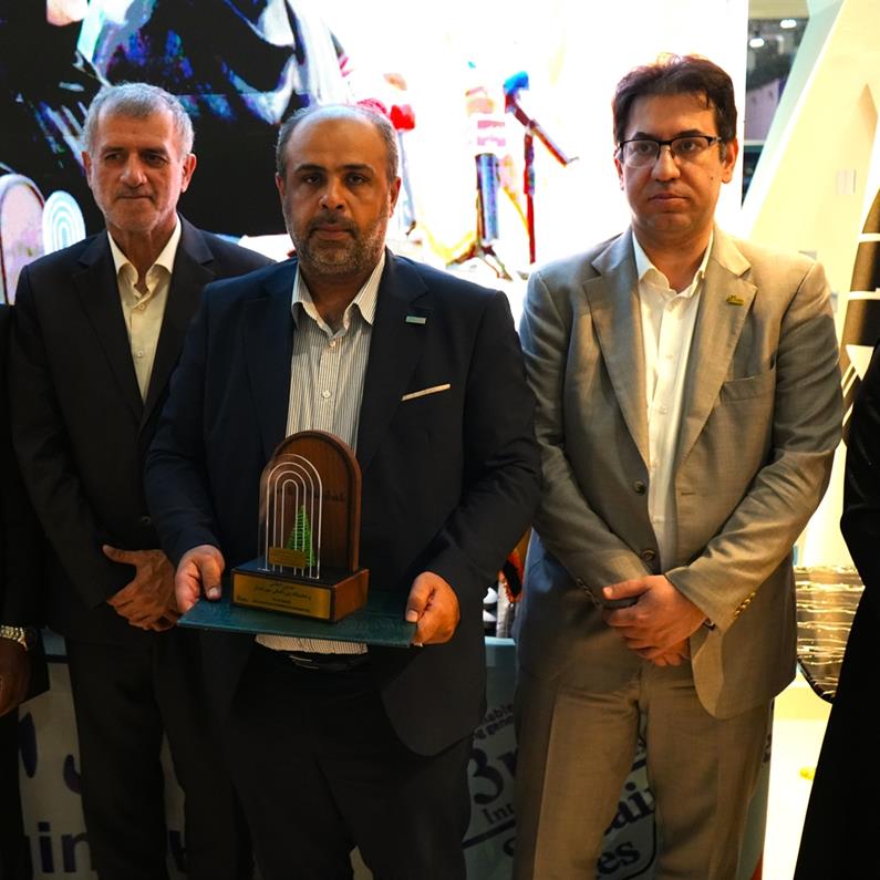بیمه‌ دی غرفه برتر سومین نمایشگاه بین‌المللی شهر پایدار کیش شد