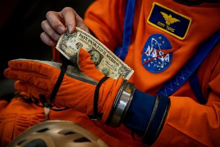 کفگیر ماموریت ماه به ته دیگ خورد