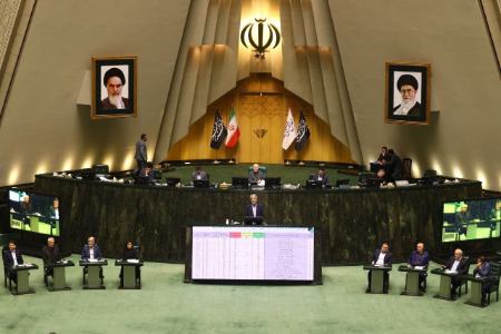 چینش متفاوت صندلی وزرا در صحن امروز مجلس