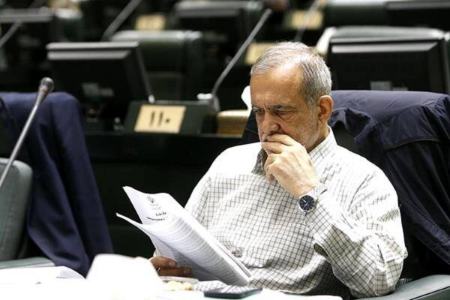 هشدار نمایندگان مجلس به پزشکیان درباره تبعات افزایش قیمت بنزین | قالیباف: در شیوه اصلاح قیمت انرژی دوباره مرتکب اشتباه نشویم