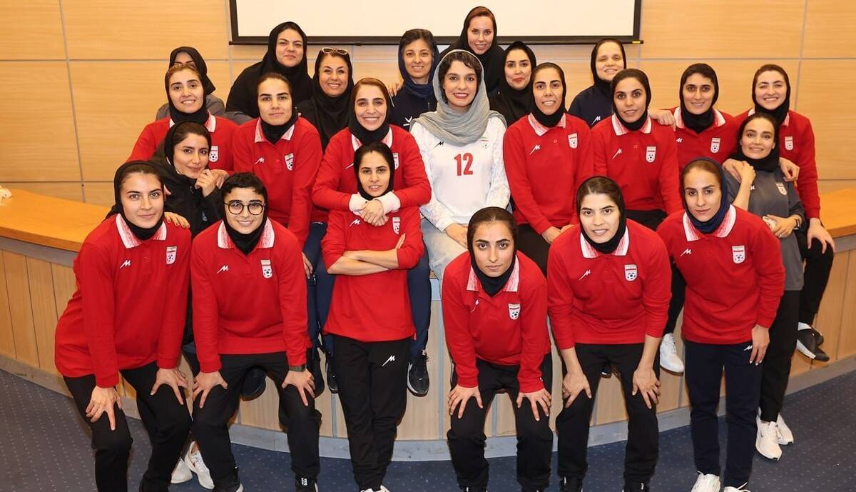 حضور بازیگر تلویزیون در تمرین تیم ملی فوتسال بانوان