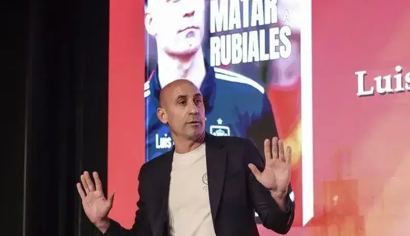 جنجال در اسپانیا؛ حمله به روبیالس با تخم‌مرغ!