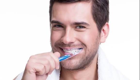 اشتباهاتی که با آن مسواک می‌زنیم!