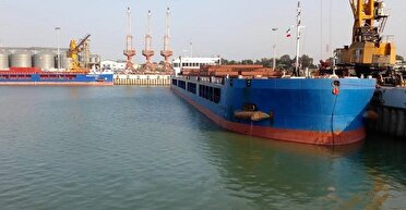 پهلو گرفتن سومین کشتی گندم در بندر امیرآباد