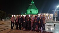 تقدیم چادر و تندیس به گردشگران خارجی در امامزاده ابراهیم(ع) بابلسر