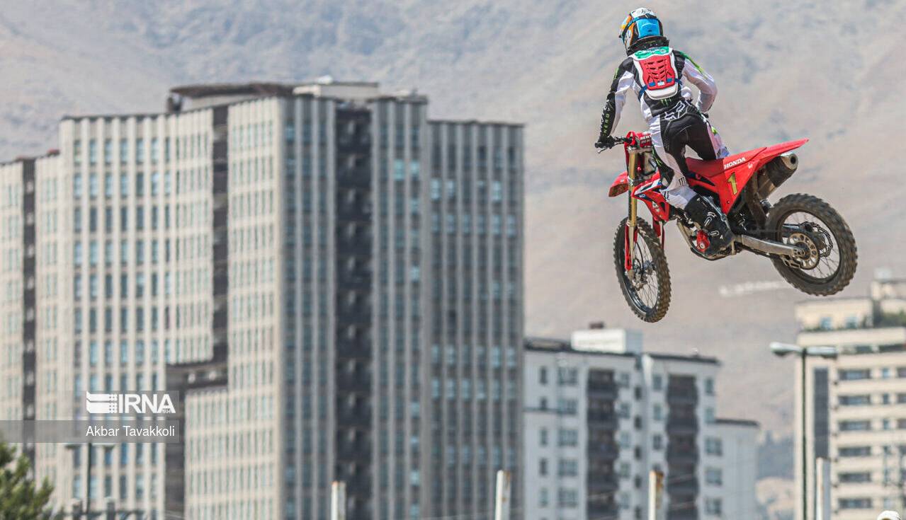 حمایت فدراسیون موتورسواری از بانوی ورزشکار سانحه دیده