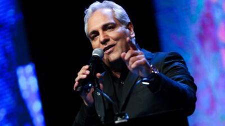 حواشی کنسرت مهران مدیری در دبی؛ از شکایت خالق آهنگ سوغاتی تا بخشش درآمد به خیریه