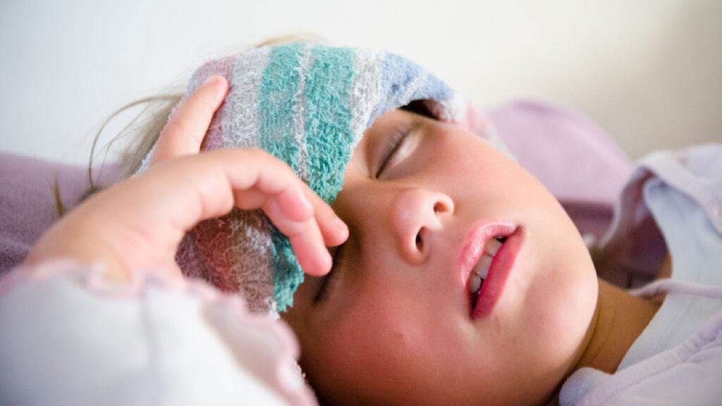 تجربه نجات کودک از تشنج و تب