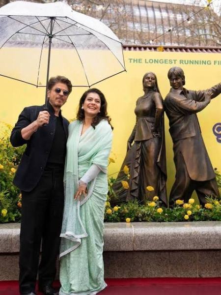 پرده برداری از مجسمه شاهرخ خان در فیلمی که رکورد فیلم «شعله» را شکست