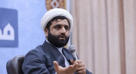 دبیر ستاد فضای مجازی حوزه: اینترنت را به مشروع و غیرمشروع تقسیم کرده و پهنای باند اینترنت غیرمشروع را گران کنیم