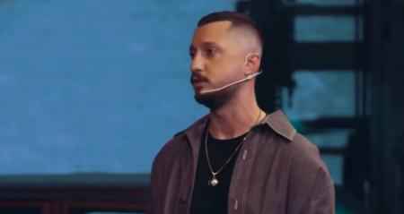 عذرخواهی شایع از حضور در برنامه «گنگ» علی ضیا