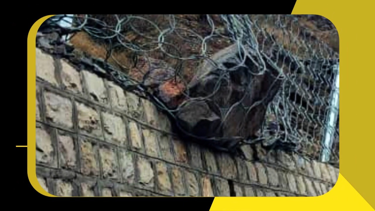 مهار سنگ در حال سقوط توسط توری سنگ‌گیر در محور کندوان