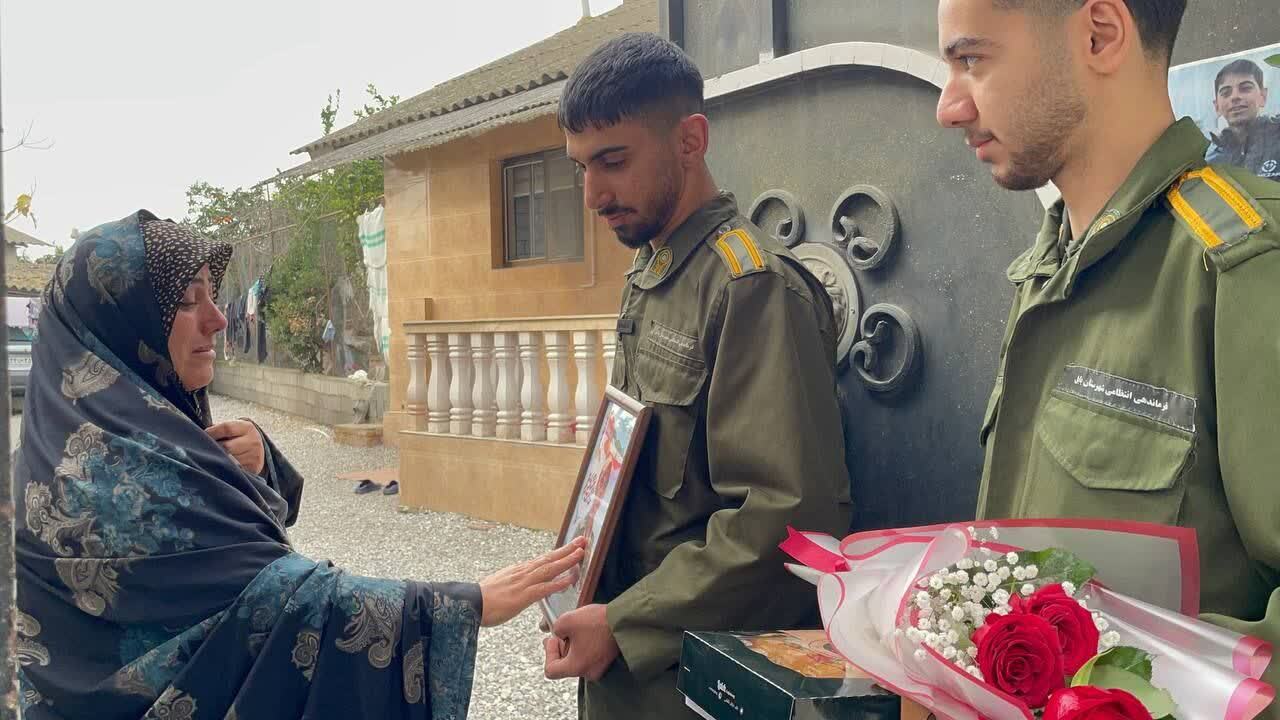 تجلیل سربازان و همرزمان شهدا از مادران شهدای جنگ ۱۲ روزه در بابل