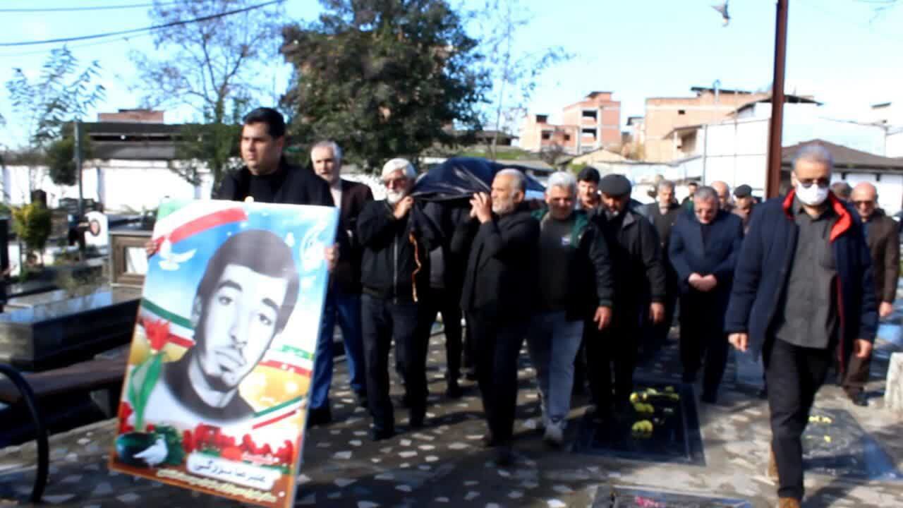 تشییع پیکر مادر شهید بزرگی در قائم‌شهر