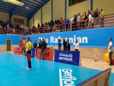 توقف و درگیری لفظی بین هوادارن دو تیم مس و شهداب