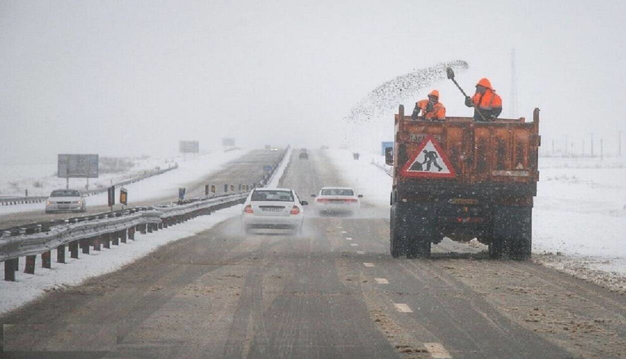 جاده‌های کوهستانی مازندران برفی و لغزنده است