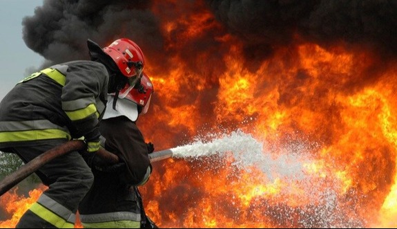 حریق در انبار ۷۰۰۰ متری یک شرکت در آمل کنترل شد