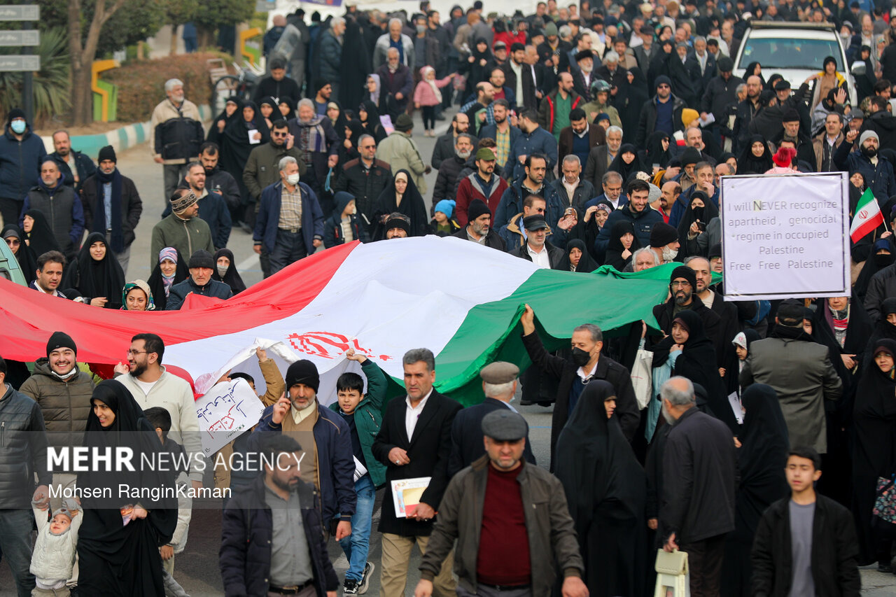 ملت ایران با هوشمندی تهدیدها را به فرصت تبدیل کرده است