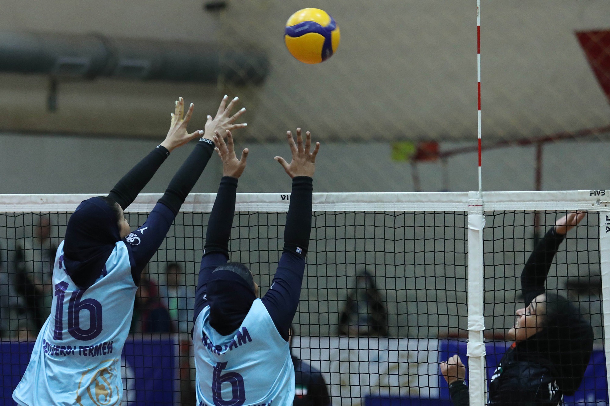 نتایج نمایندگان مازندران در یک چهارم پایانی والیبال لیگ دسته یک بانوان