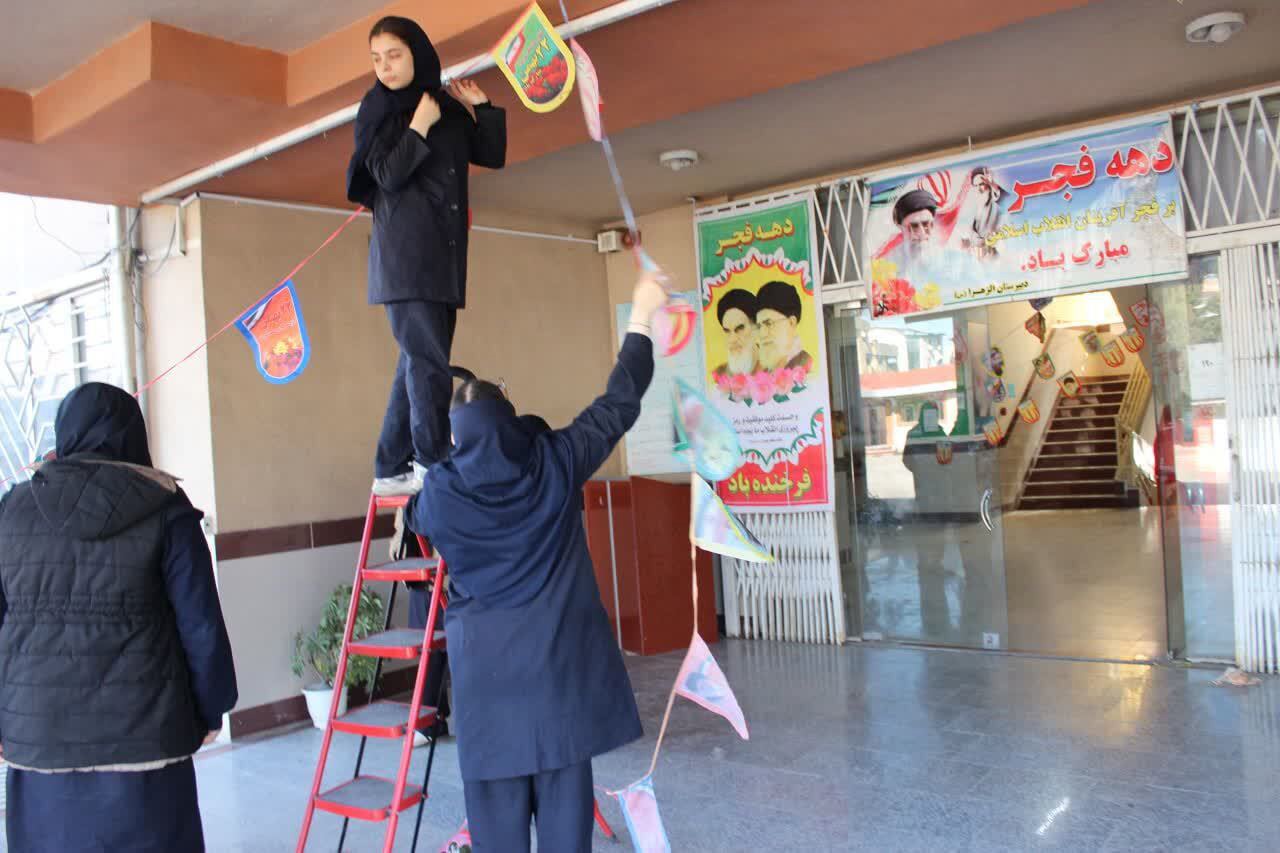 مدارس قائم‌شهر مهیای بزرگداشت چهل‌وهفتمین سالگرد پیروزی انقلاب اسلامی