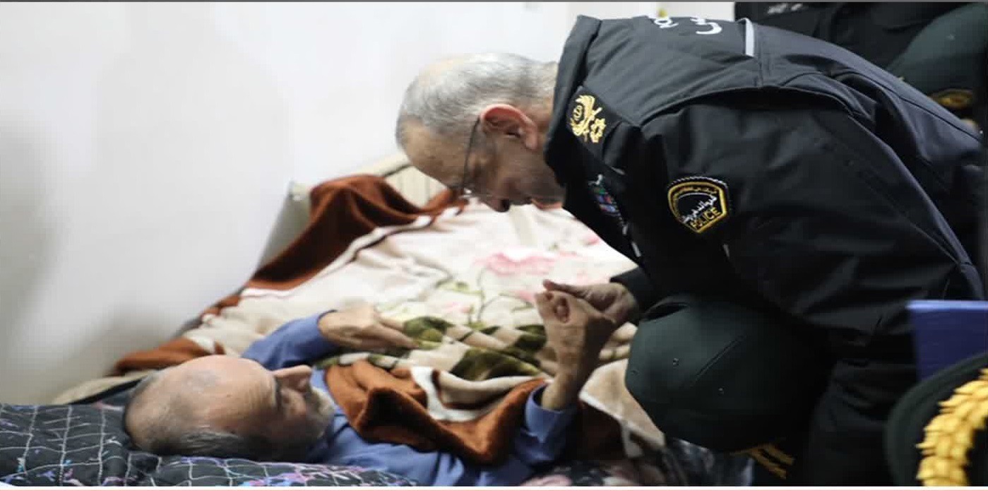 خانواده شهدا اسوه‌های صبر و استقامت هستند