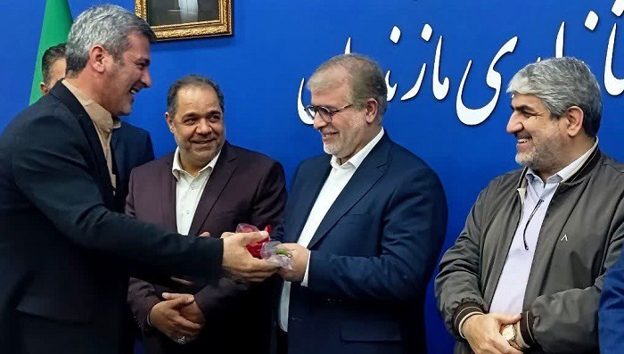 اهدای رایگان ۲۴۰۰ فقره سند بنیاد علوی