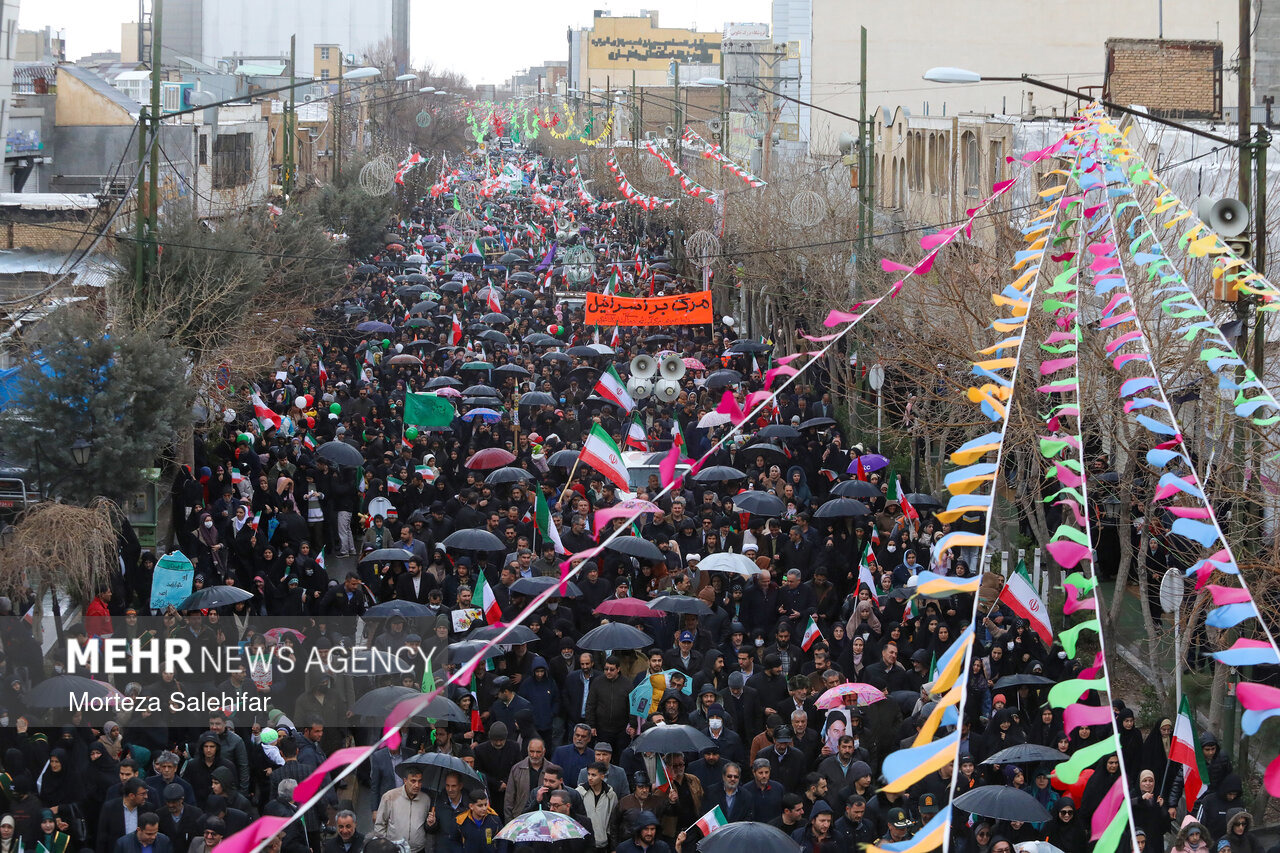 دشمن درپی تضعیف و تجزیه کشور است