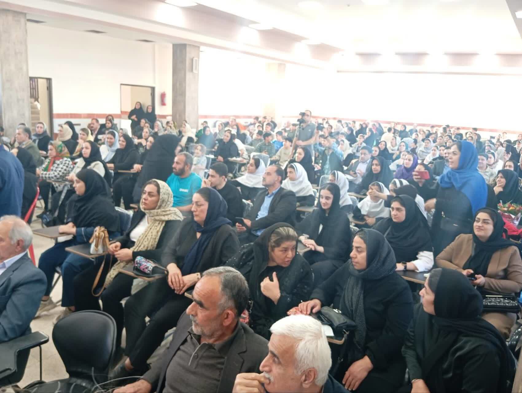 تجلیل از ۶۴ نخبه دانش آموز و معلم دشت‌سر آمل