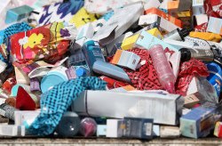 امحای بیش از ۳.۵ تن محصولات آرایشی و بهداشتی غیراستاندارد در جزیره کیش