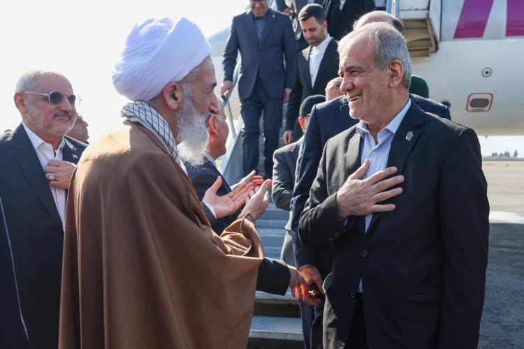 ادای احترام رئیس‌جمهور به مقام شامخ شهدای استان مازندران